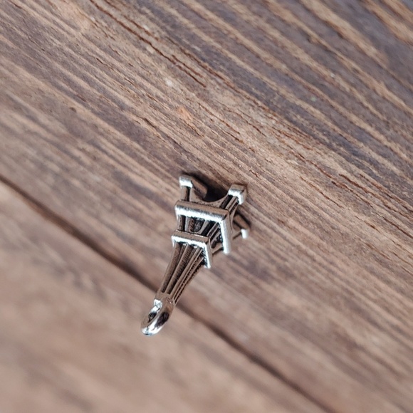 P135 eiffel tower Paris pendant charm - Picture 2 of 3